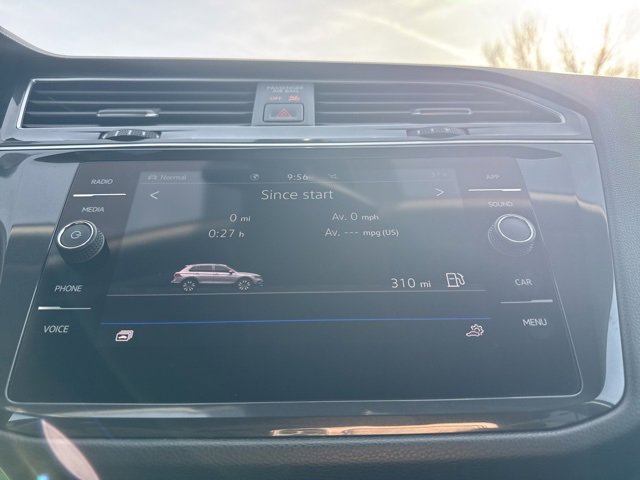 Used 2024 Volkswagen Tiguan SE image 30