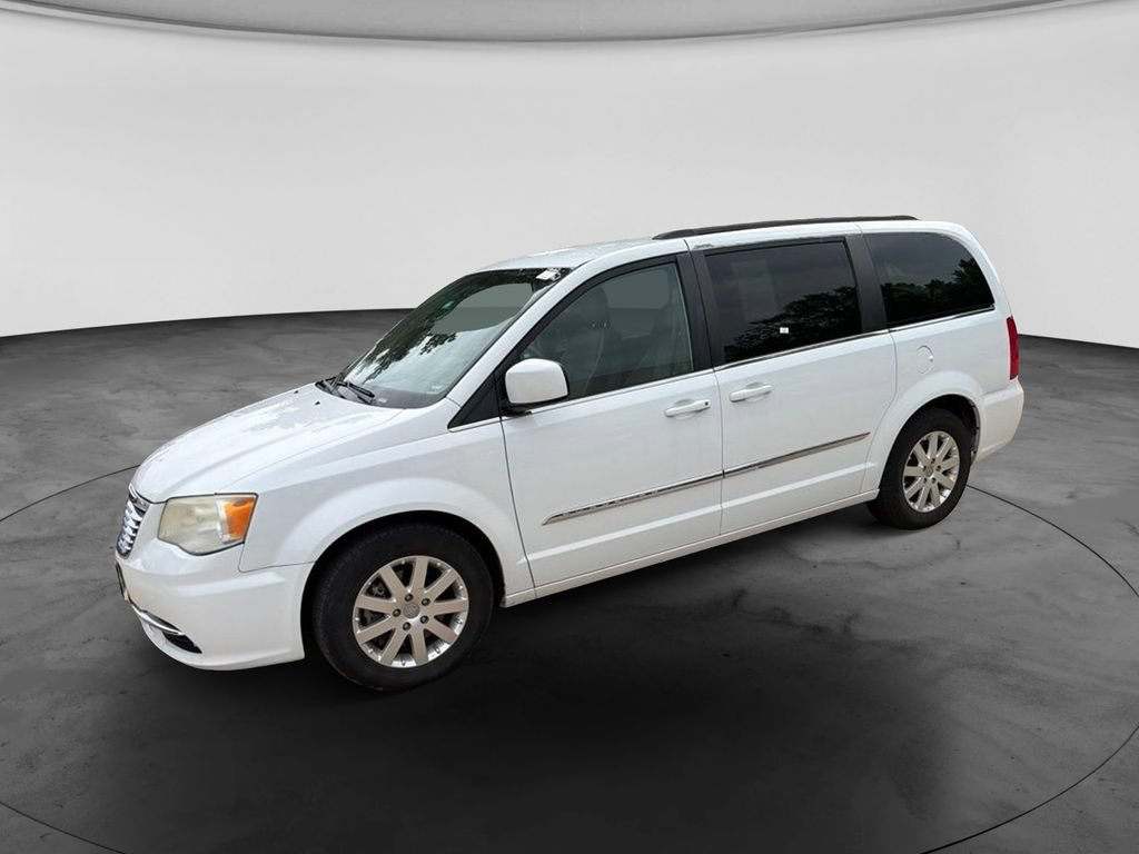 Used 2014 Chrysler Town & Country Touring FWD image 5