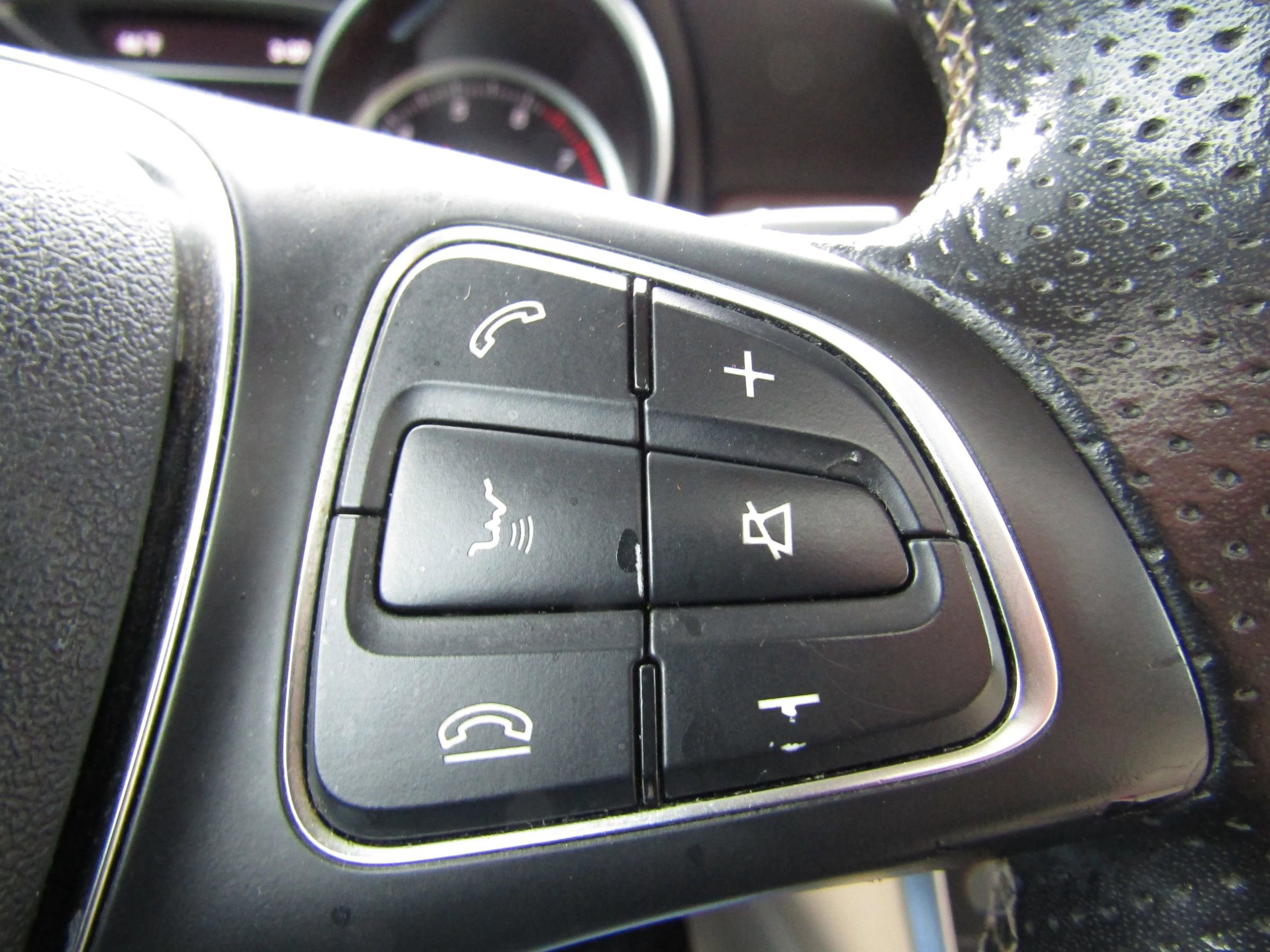 Used 2020 Mercedes-Benz GLA 250 4MATIC w/ Premium Package image 34