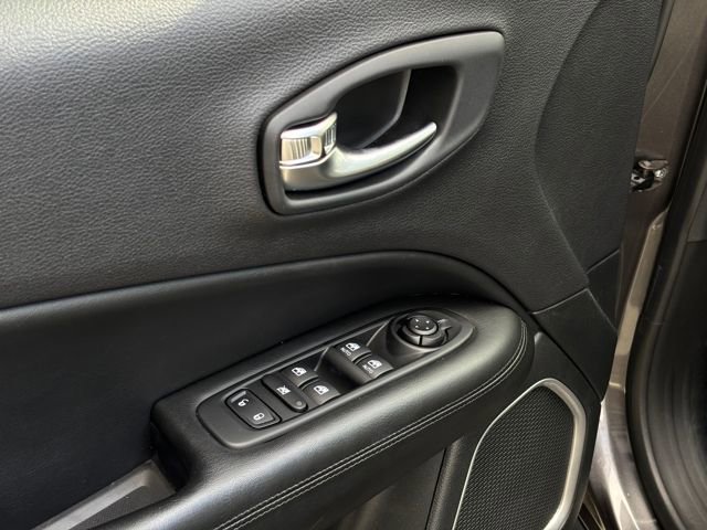 Used 2020 Jeep Compass Latitude image 20