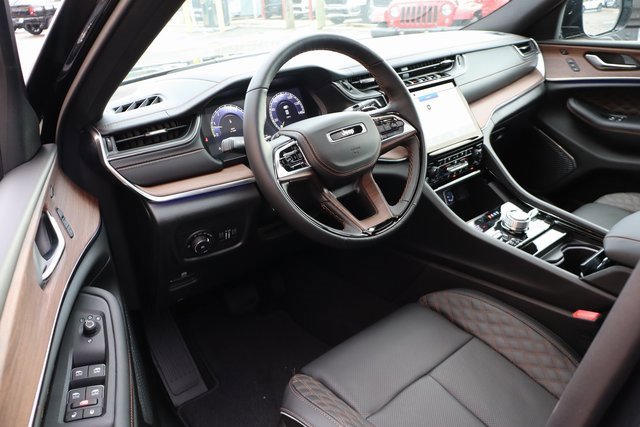 New 2025 Jeep Grand Cherokee Summit w/ Obsidian Package image 13