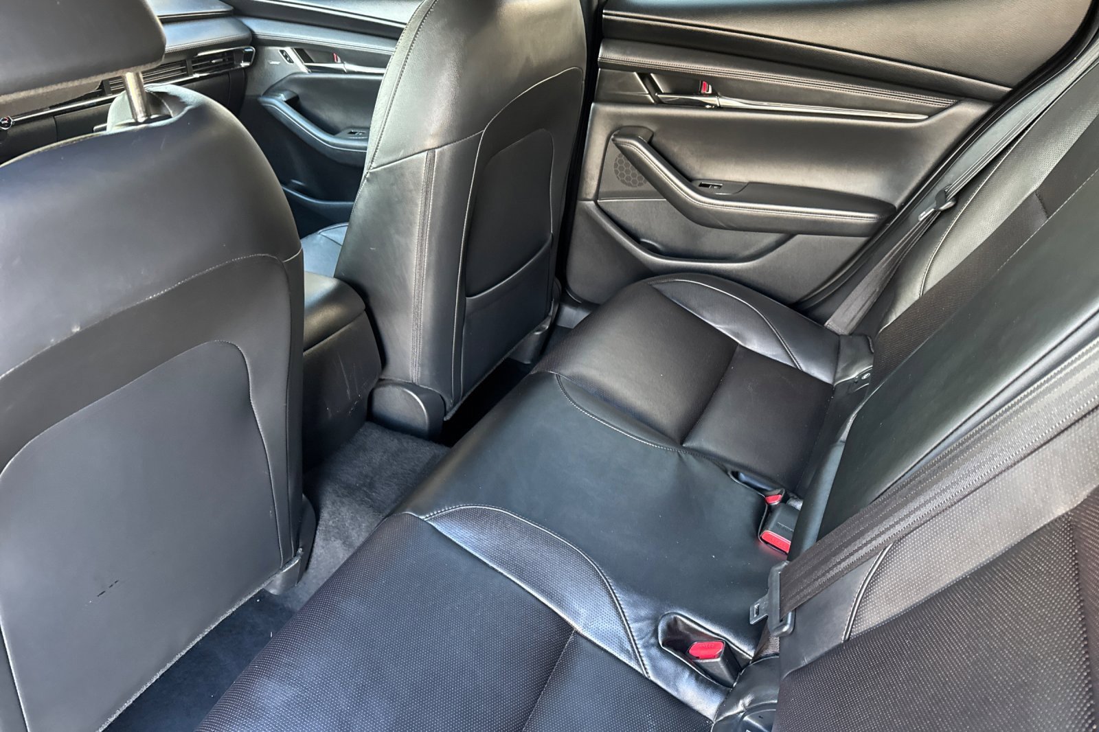 Used 2021 MAZDA MAZDA3 Hatchback w/Premium Plus Pkg image 11