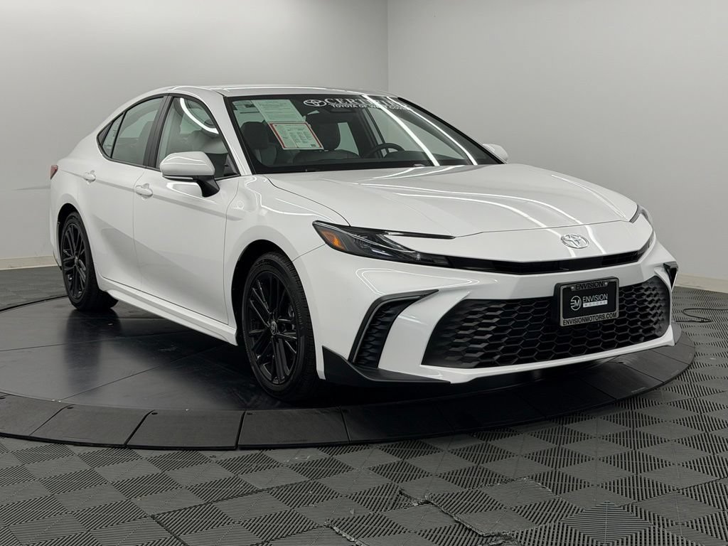 Used 2026 Toyota Camry SE FWD image 8