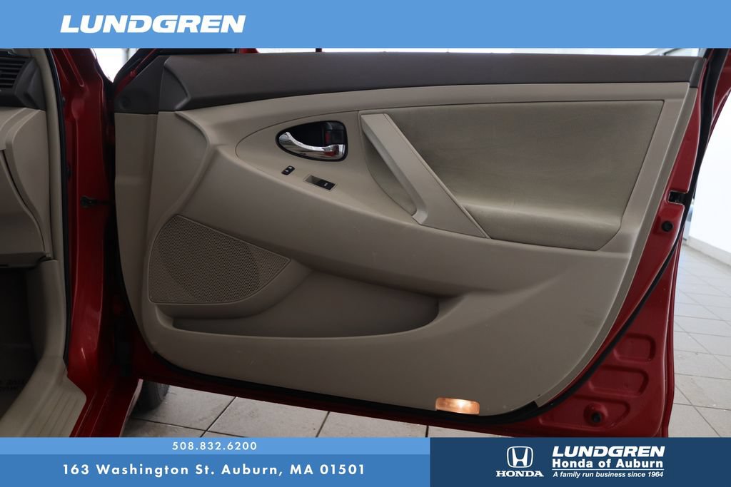 Used 2010 Toyota Camry LE FWD image 15