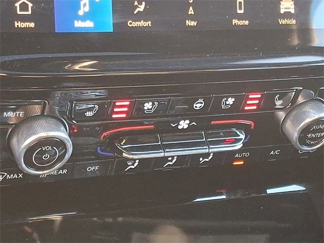 Used 2022 Jeep Grand Cherokee Overland w/ Luxury Tech Group IV image 18