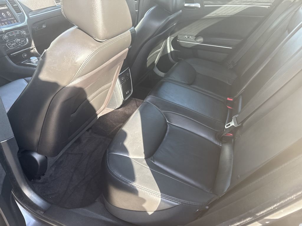 Used 2018 Chrysler 300 Touring L image 37