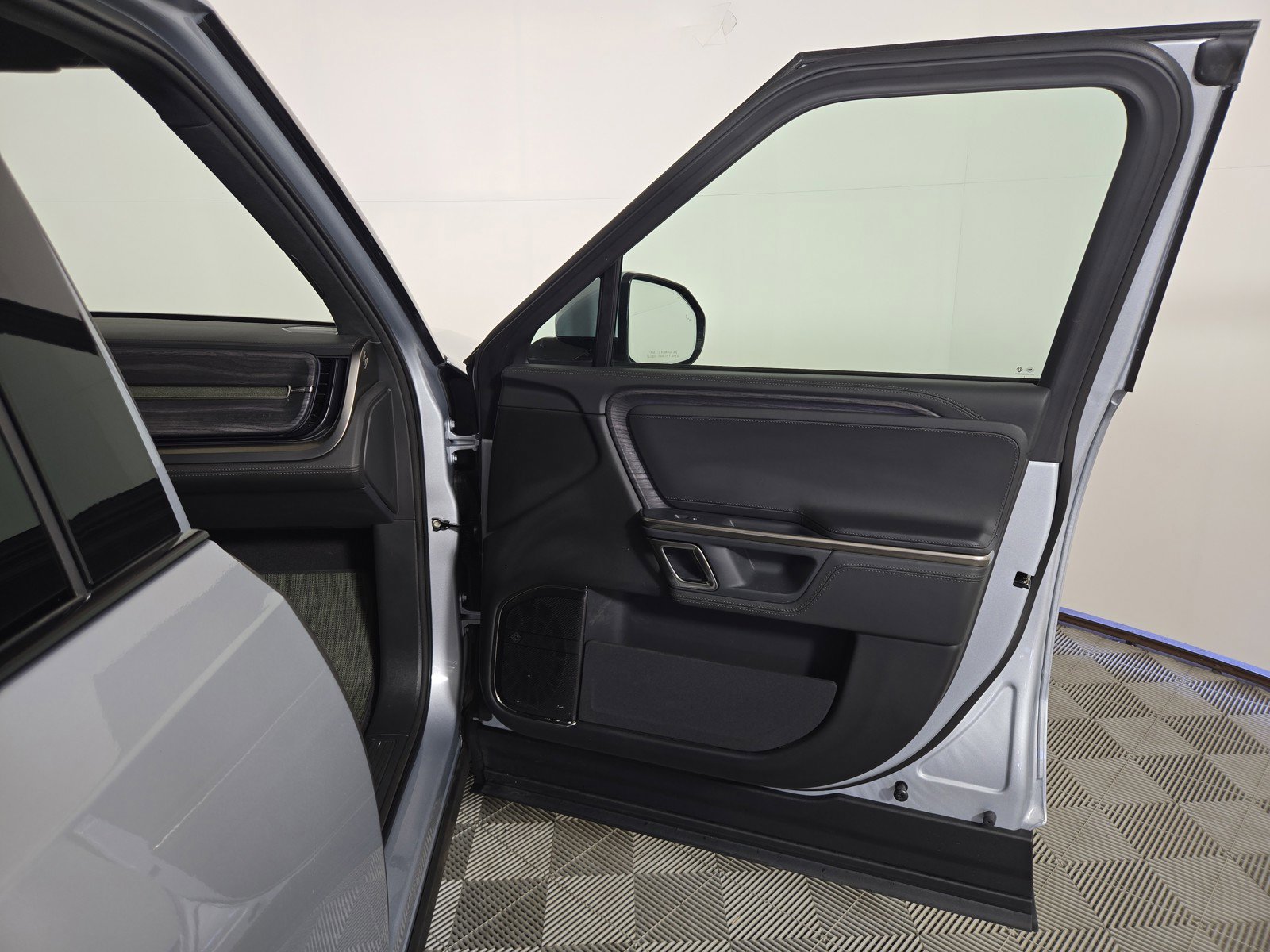 Used 2024 Rivian R1T Adventure AWD/4WD image 18