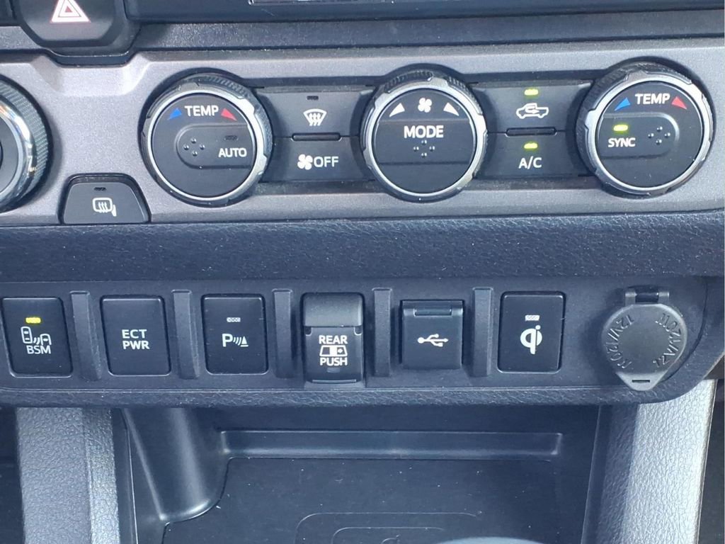 Used 2022 Toyota Tacoma TRD Off-Road w/ Technology Package image 20