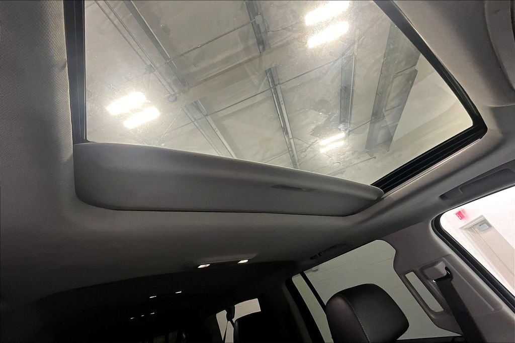 Used 2017 Chevrolet Suburban Premier image 20