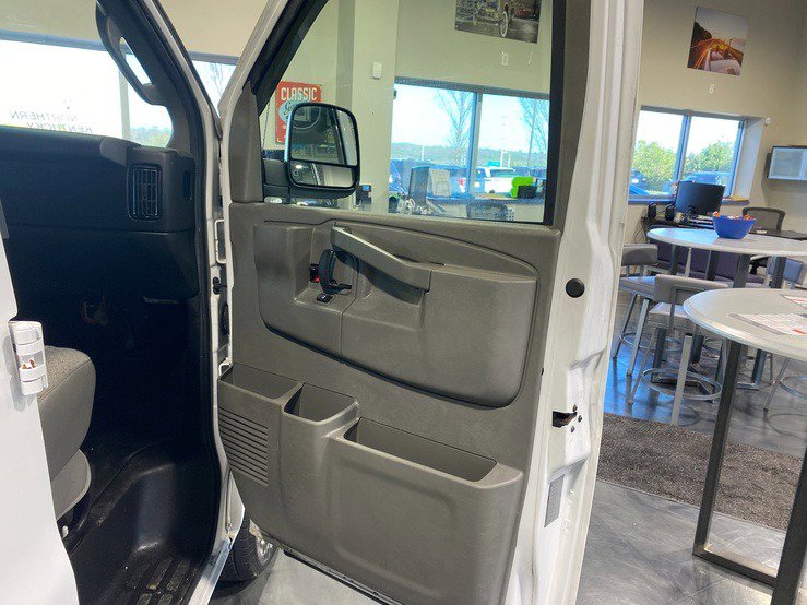 Used 2018 GMC Savana 3500 image 19