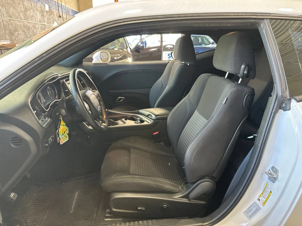 Used 2015 Dodge Challenger SXT RWD image 11