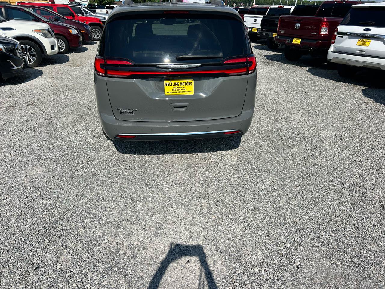 Used 2021 Chrysler Pacifica Touring-L w/ Premium & Safety Sphere Group FWD image 15