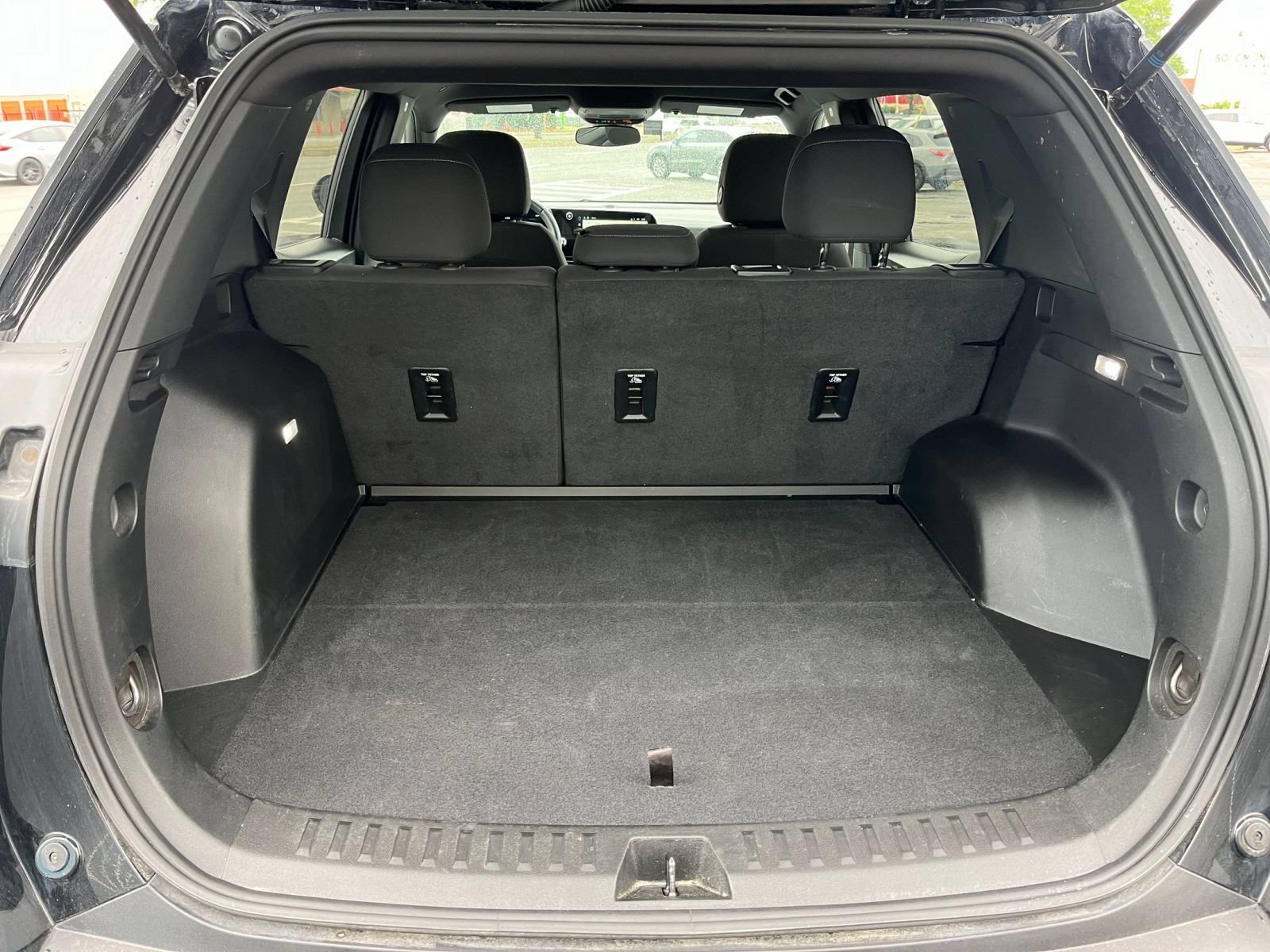 Used 2025 Chevrolet Equinox LT FWD image 36