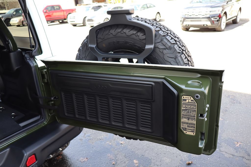 Used 2023 Jeep Wrangler Unlimited Rubicon 392 w/ Trailer Tow Package AWD/4WD image 25