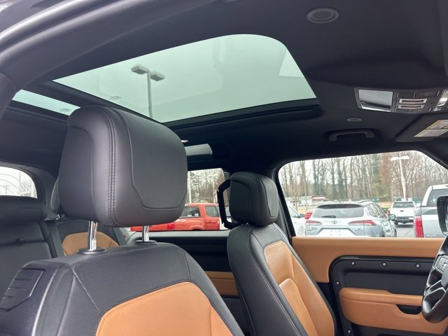 Used 2023 Land Rover Defender 90 X-Dynamic SE image 17
