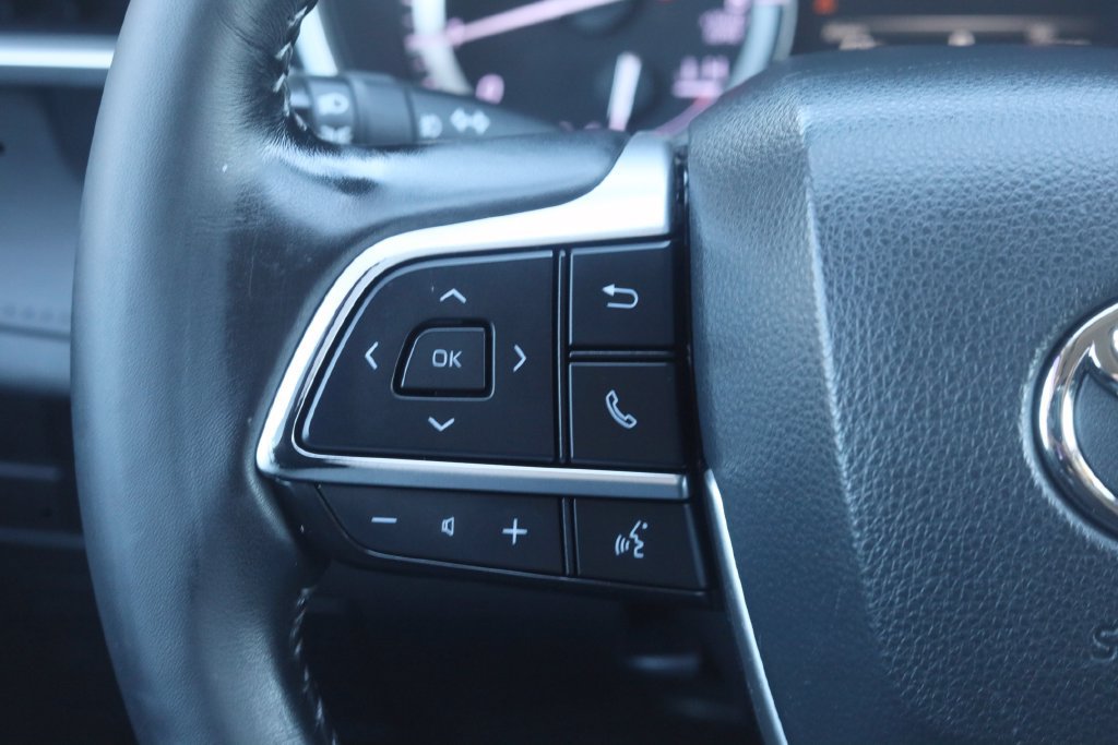 Used 2022 Toyota Highlander XLE AWD/4WD image 8
