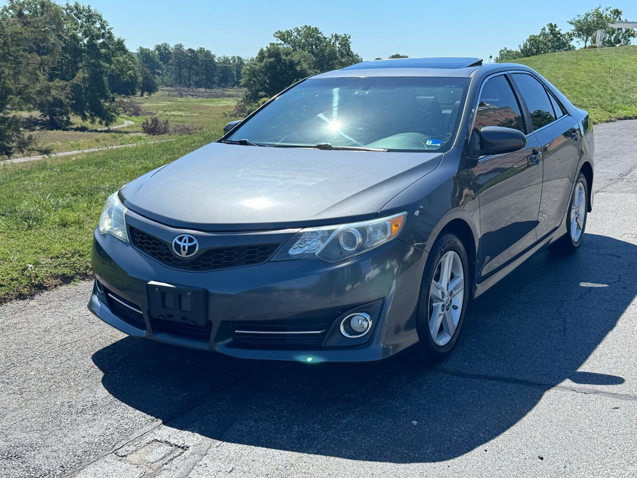 Used 2012 Toyota Camry SE FWD image 3