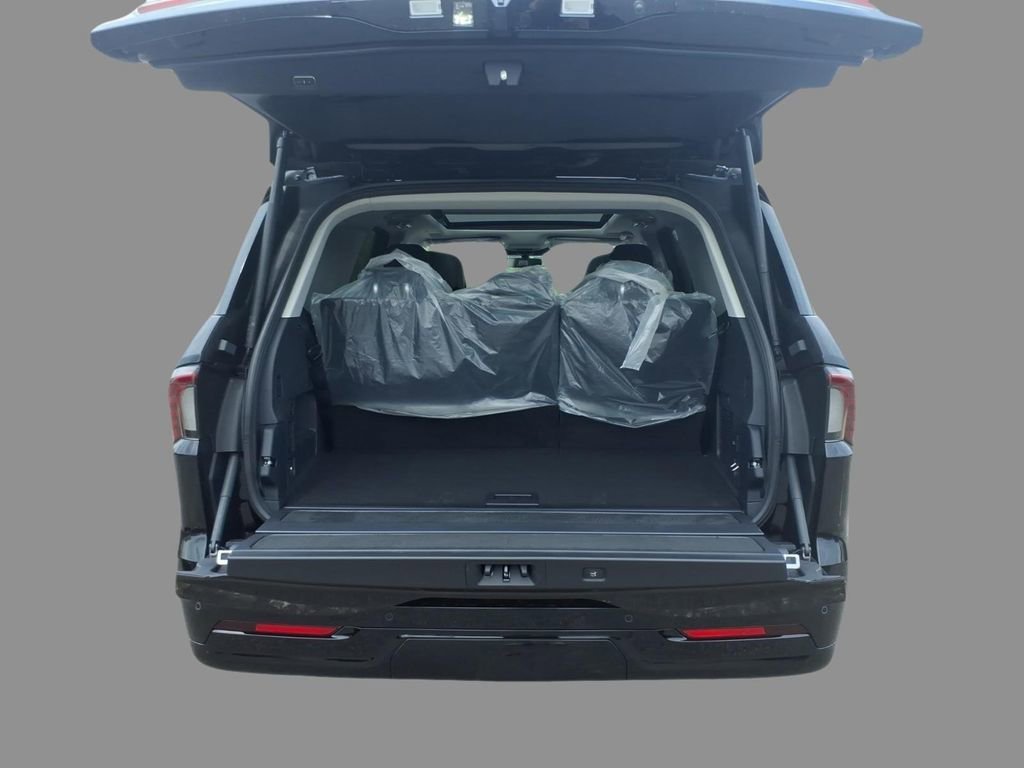 New 2026 Lincoln Navigator Reserve AWD/4WD image 8