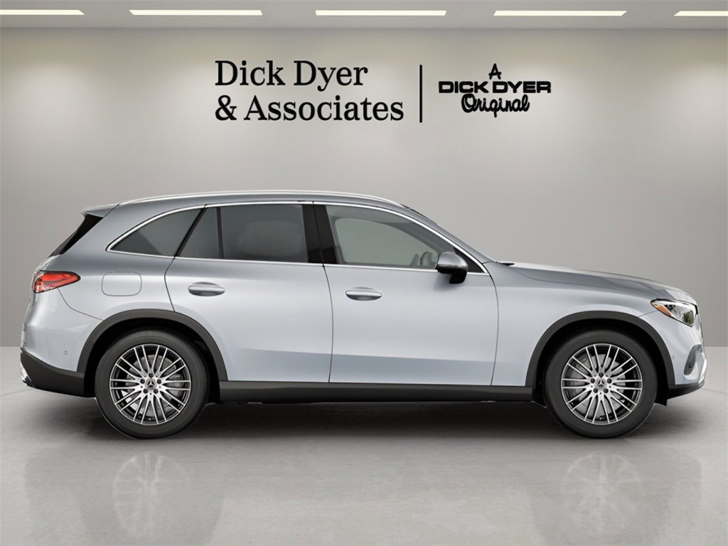 Used 2025 Mercedes-Benz GLC 300 4MATIC image 5