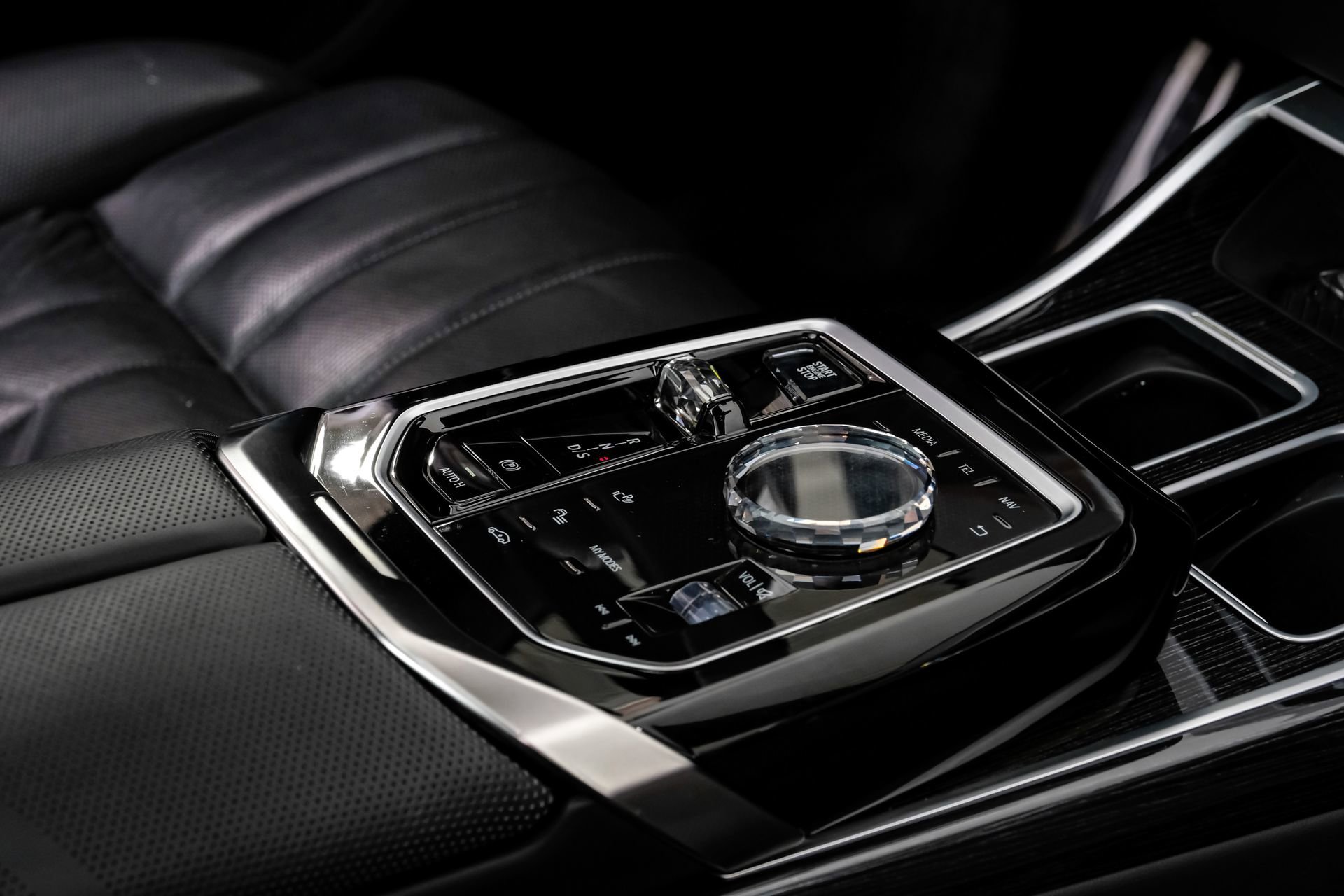 Used 2023 BMW 740i image 30