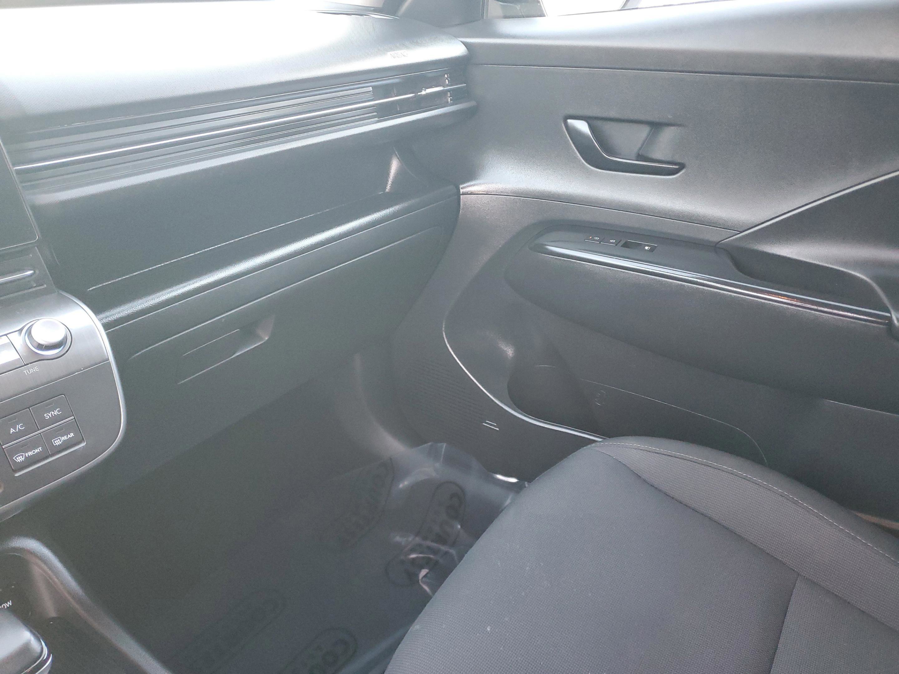 Used 2025 Hyundai Kona SEL image 26