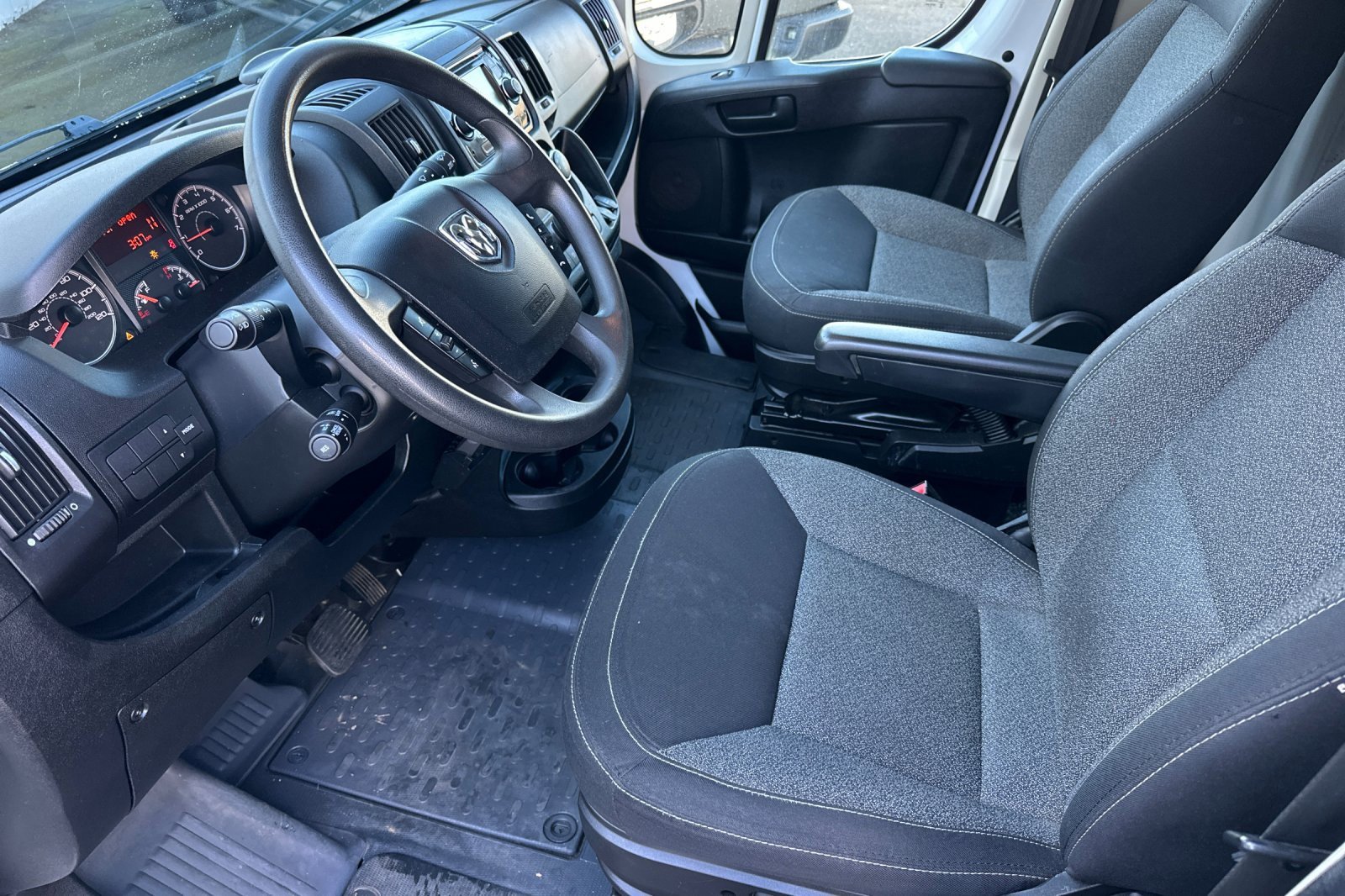 Used 2015 RAM ProMaster 2500 w/ Interior Convenience Group image 10