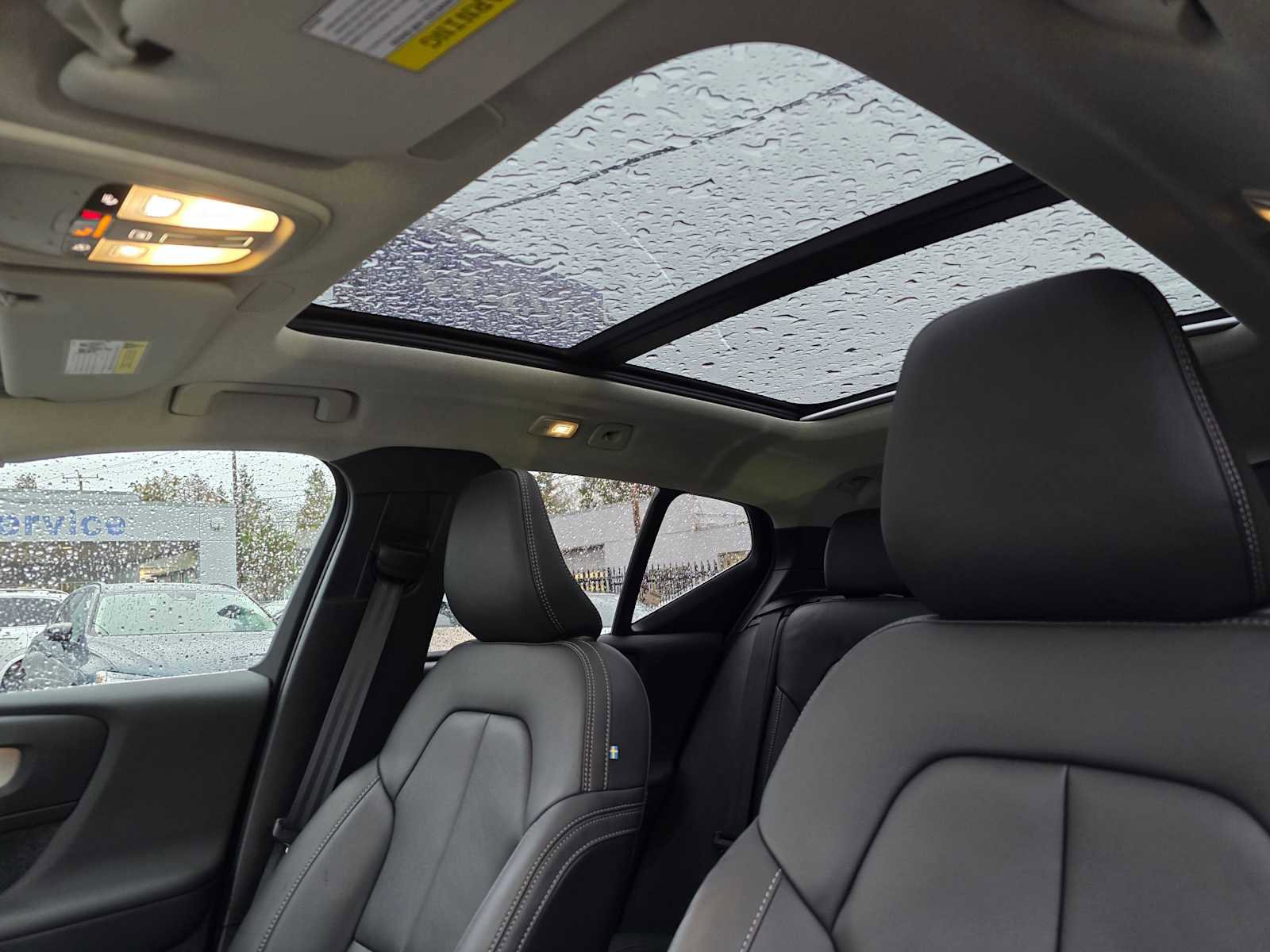 Certified 2025 Volvo XC40 B5 Plus image 21