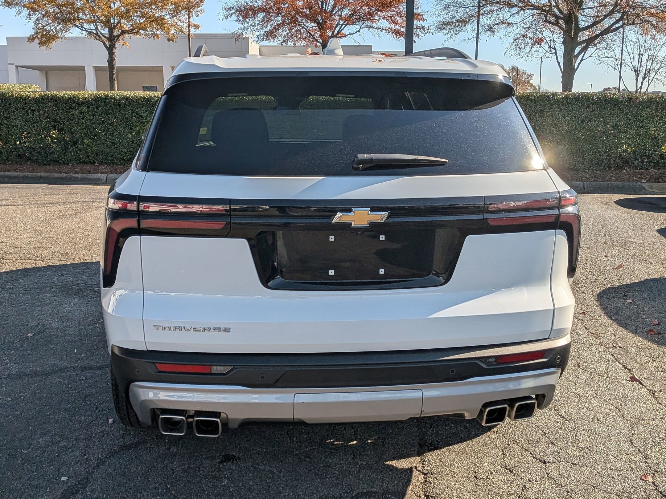 Used 2025 Chevrolet Traverse LT image 8