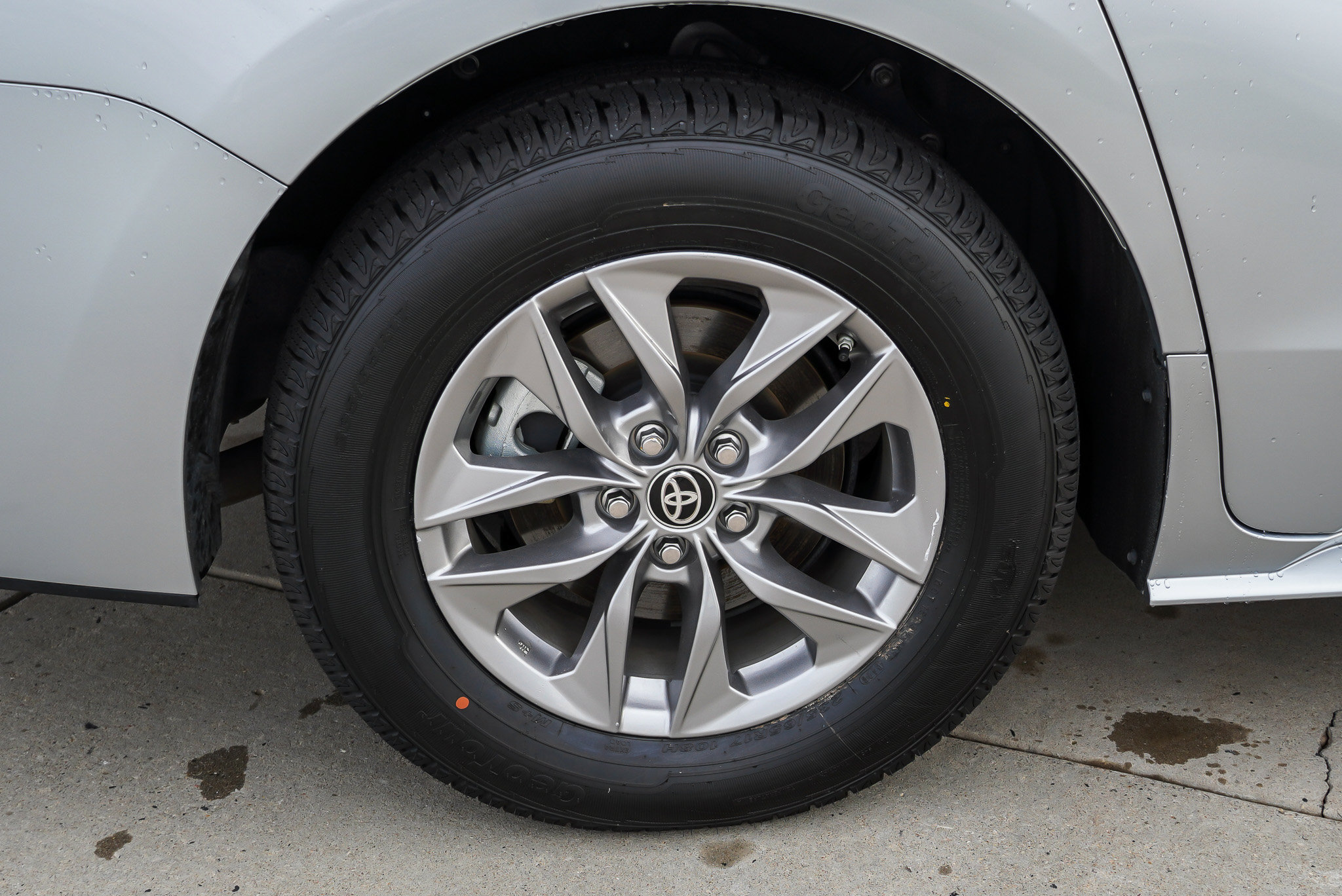 Certified 2025 Toyota Sienna LE AWD/4WD image 11