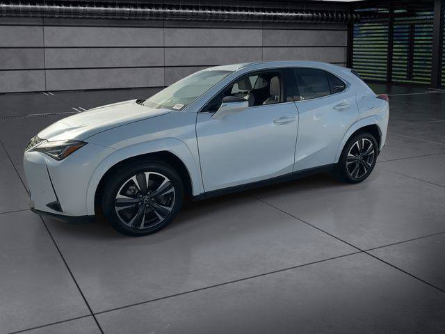 Certified 2022 Lexus UX 200 w/ Premium Package FWD image 4