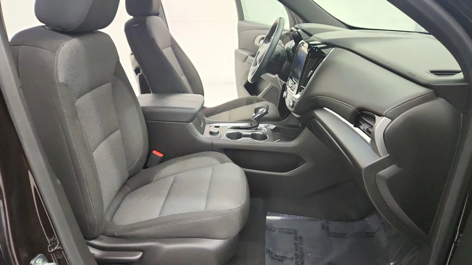 Used 2023 Chevrolet Traverse LT image 36