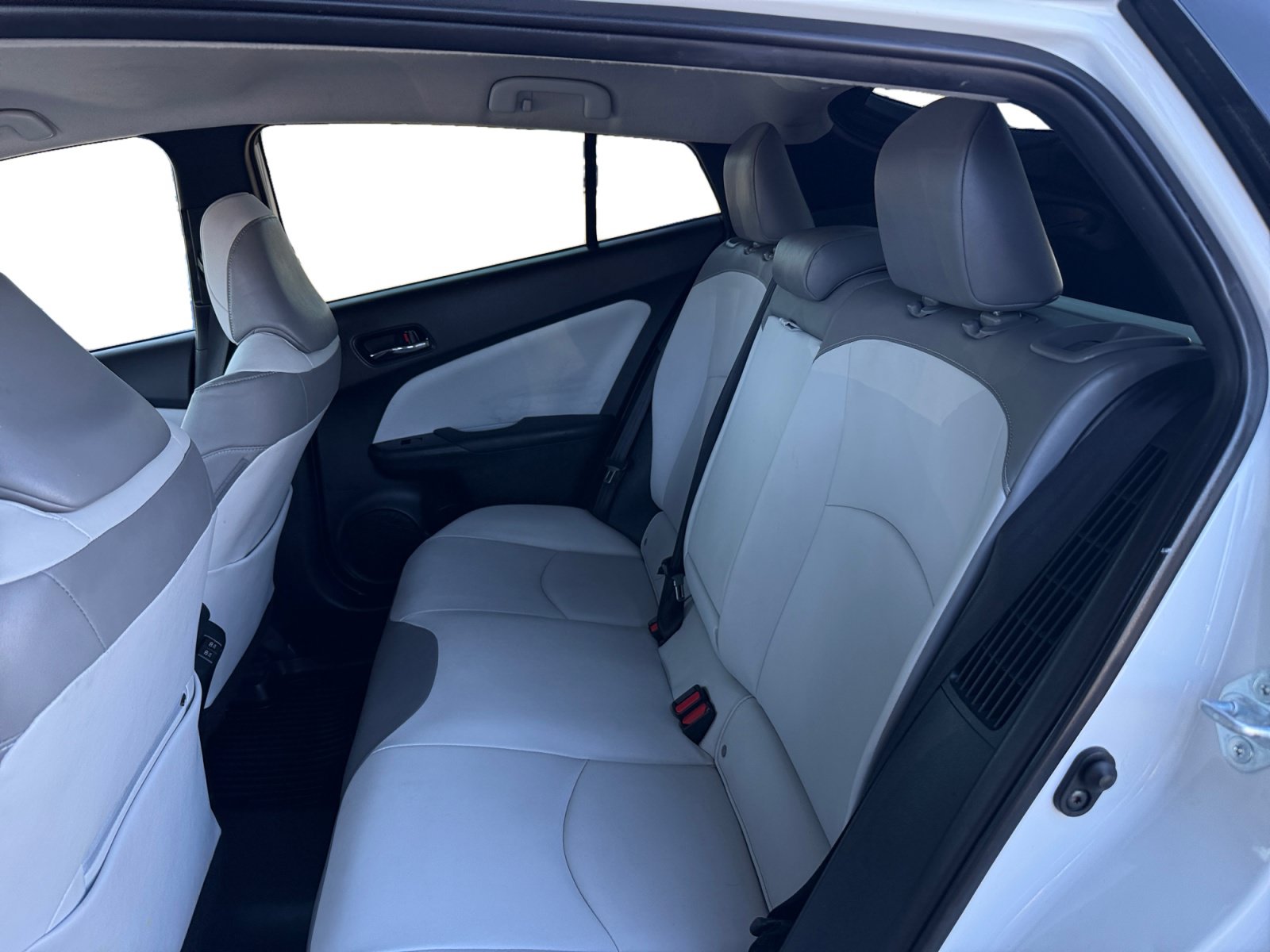 Used 2022 Toyota Prius Prime XLE FWD image 11