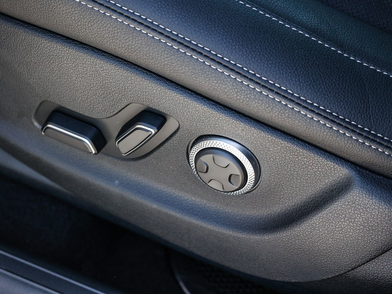 Used 2026 Genesis GV70 2.5T Select image 23