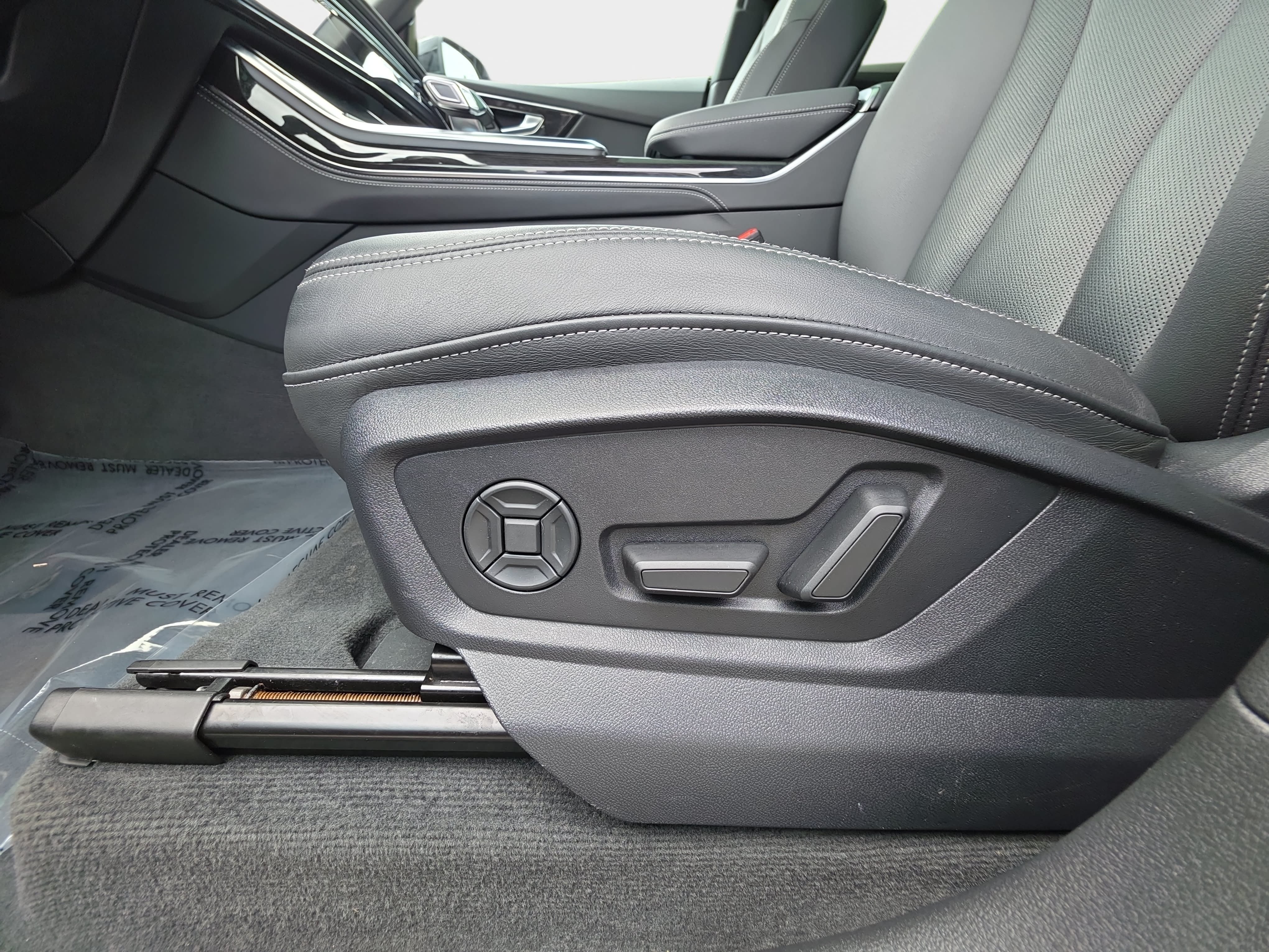 Used 2024 Audi Q8 Premium Plus AWD/4WD image 29
