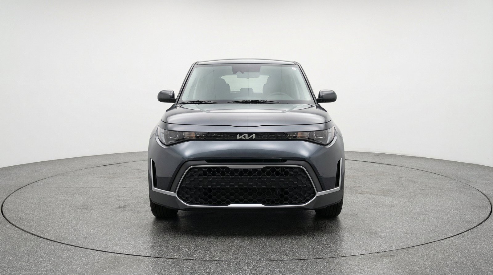 Used 2025 Kia Soul LX w/ LX Technology Package FWD image 2