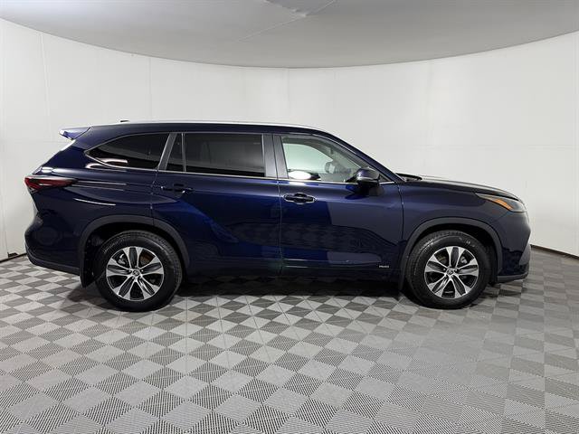 Certified 2026 Toyota Highlander XLE AWD/4WD image 8