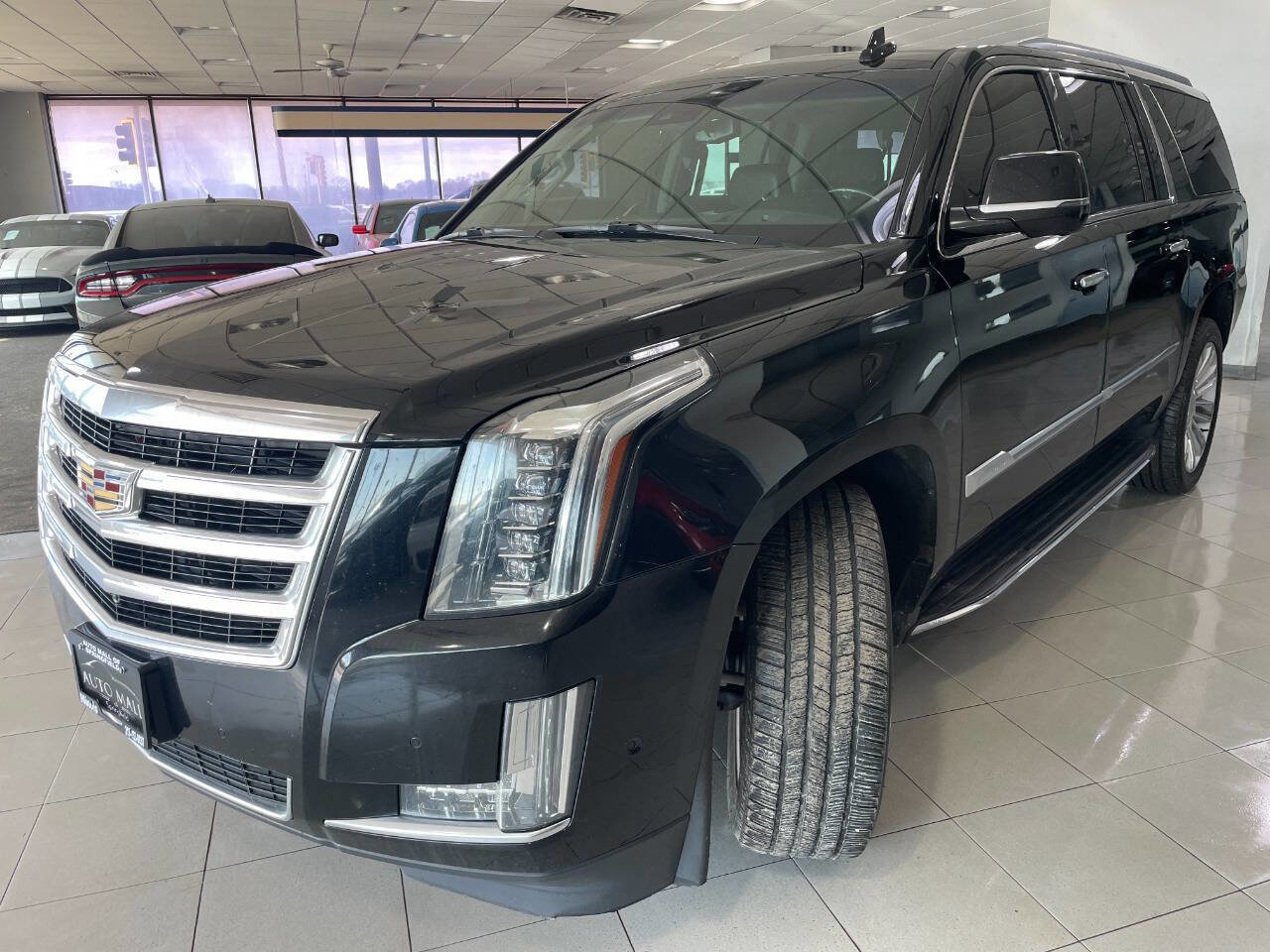 Used 2018 Cadillac Escalade ESV Luxury AWD/4WD image 3