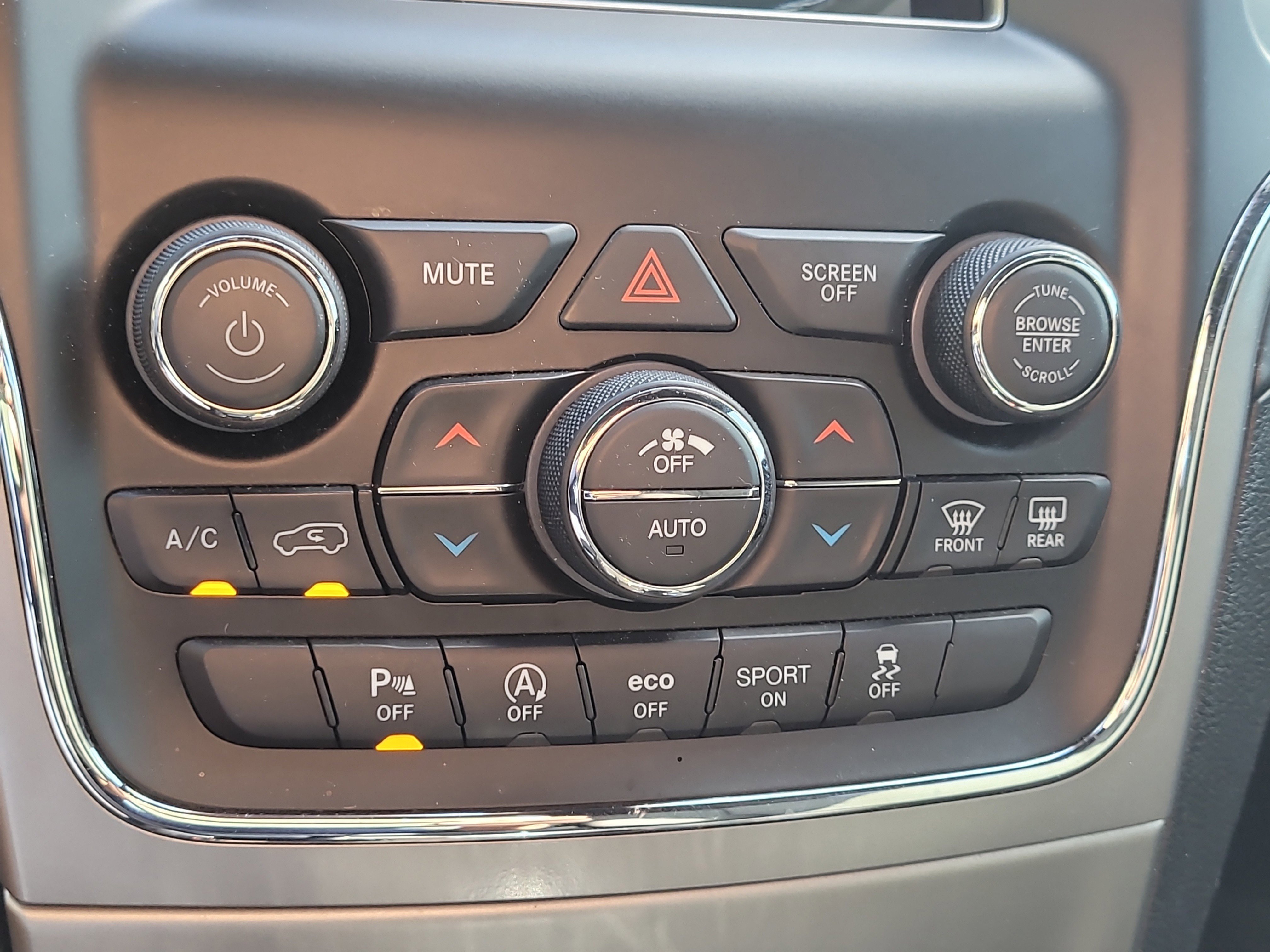 Used 2021 Jeep Grand Cherokee Laredo image 25