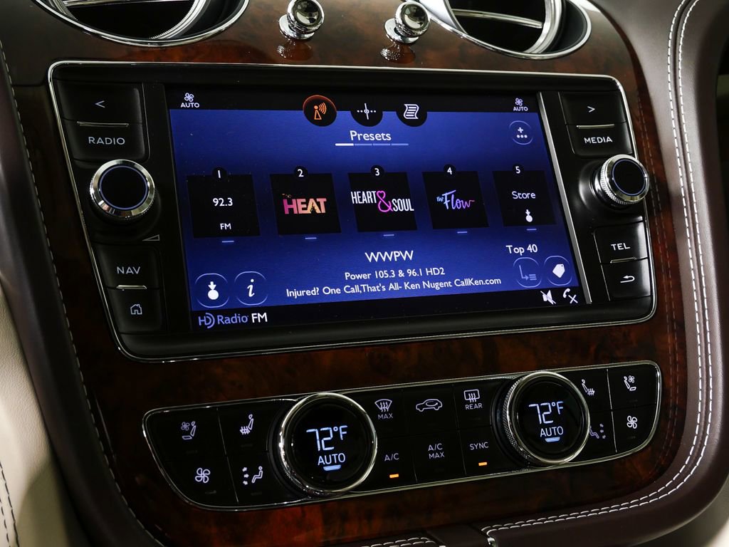 Used 2017 Bentley Bentayga image 13