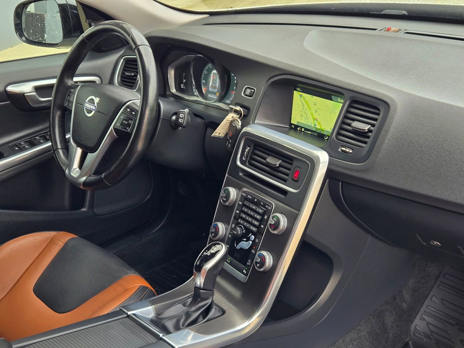 Used 2016 Volvo V60 T5 Cross Country w/ Convenience Package image 23