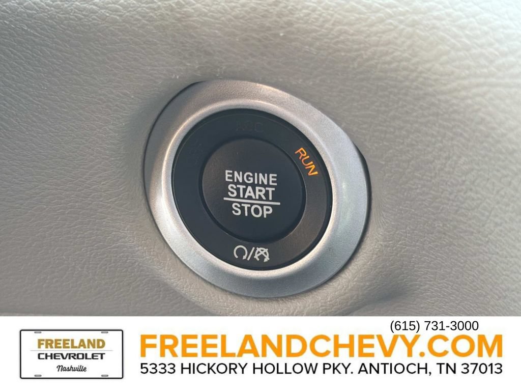 Used 2023 Chrysler Pacifica Touring-L FWD image 32