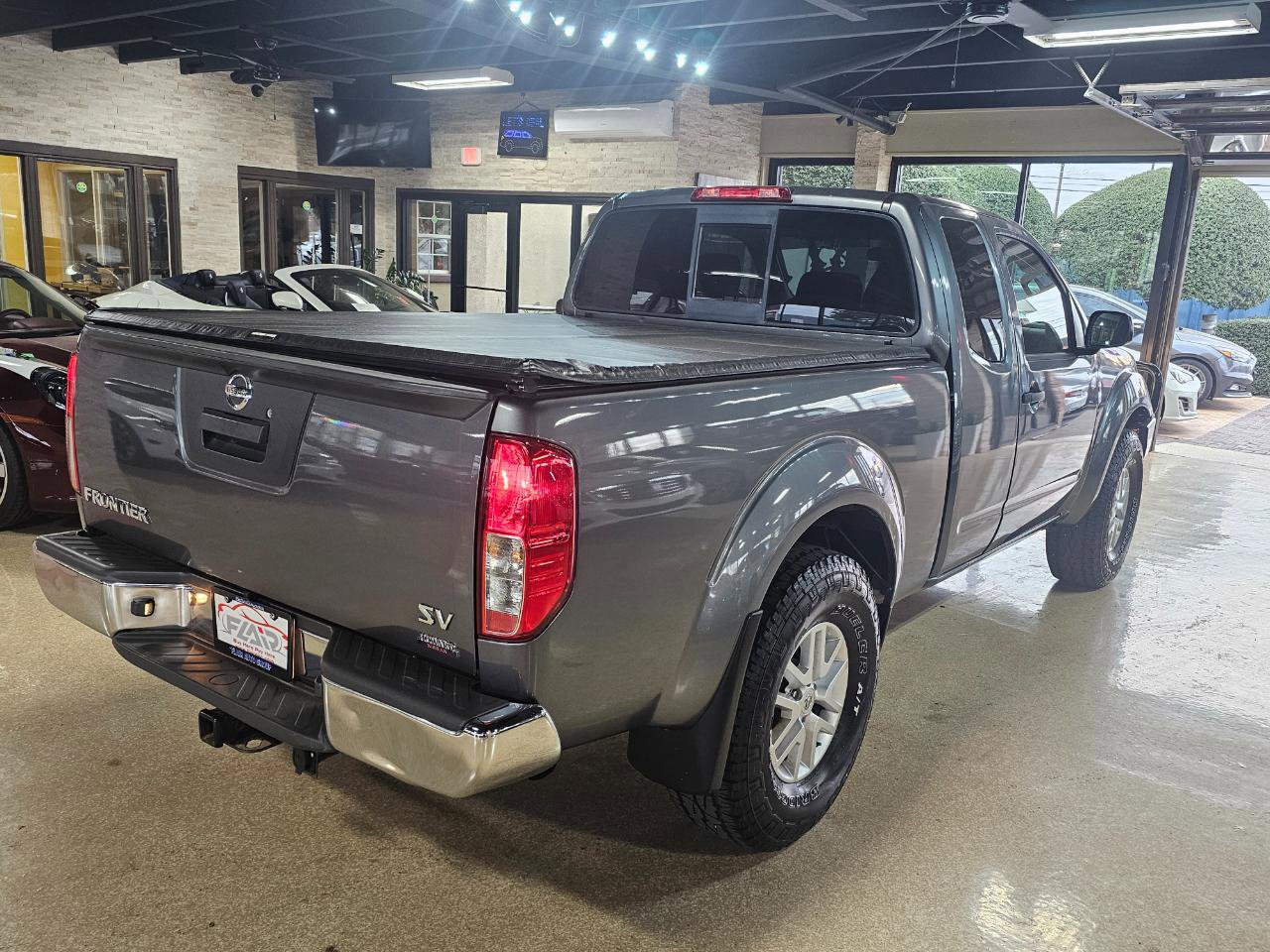 Used 2017 Nissan Frontier SV image 7