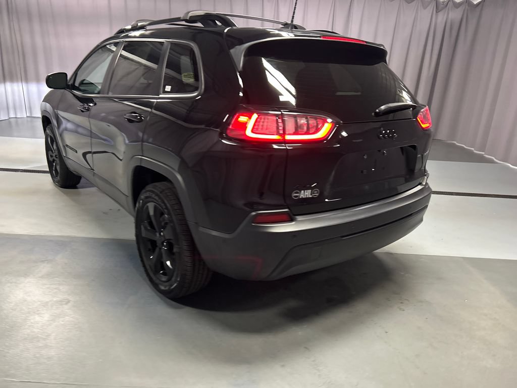 Used 2023 Jeep Cherokee Altitude Lux w/ Mopar Interior Package AWD/4WD image 5