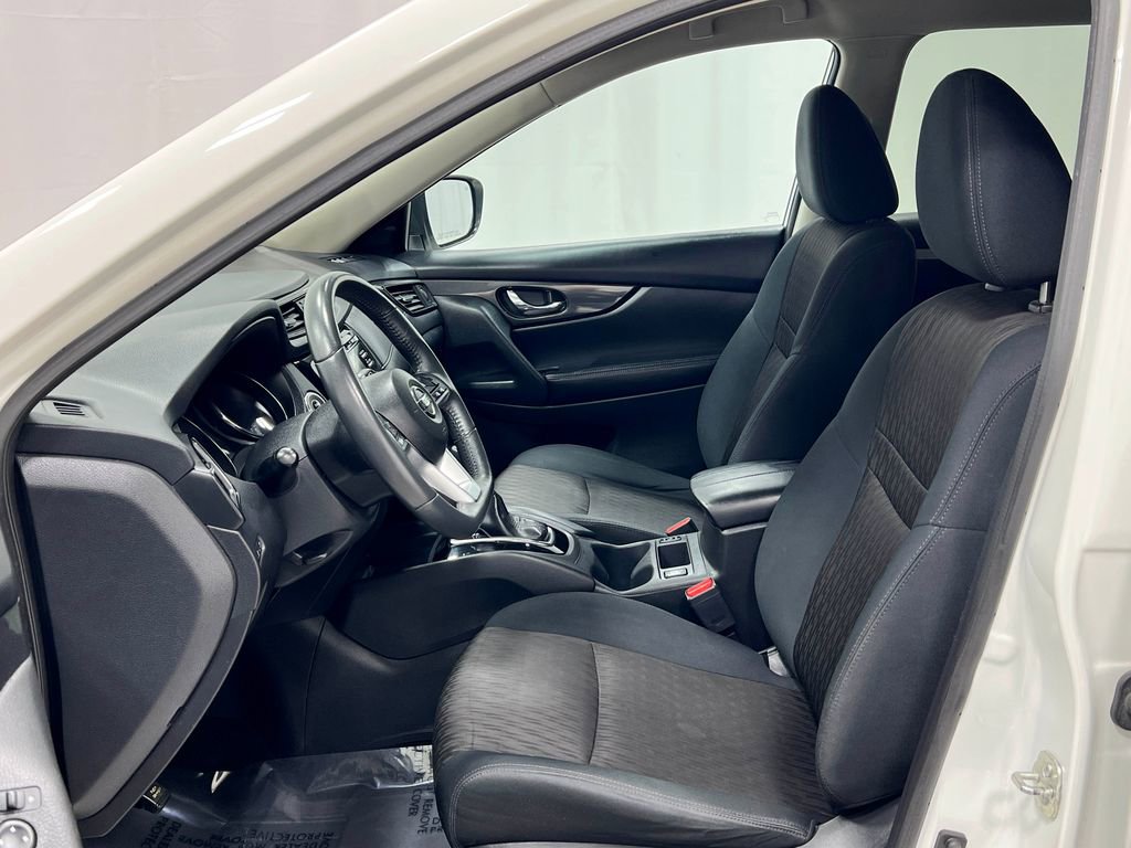 Used 2017 Nissan Rogue SV image 12