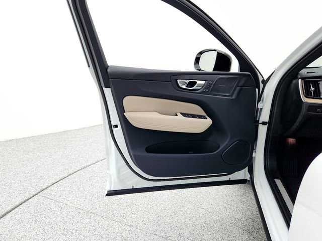 New 2026 Volvo XC60 B5 Plus w/ Climate Package PRO image 23