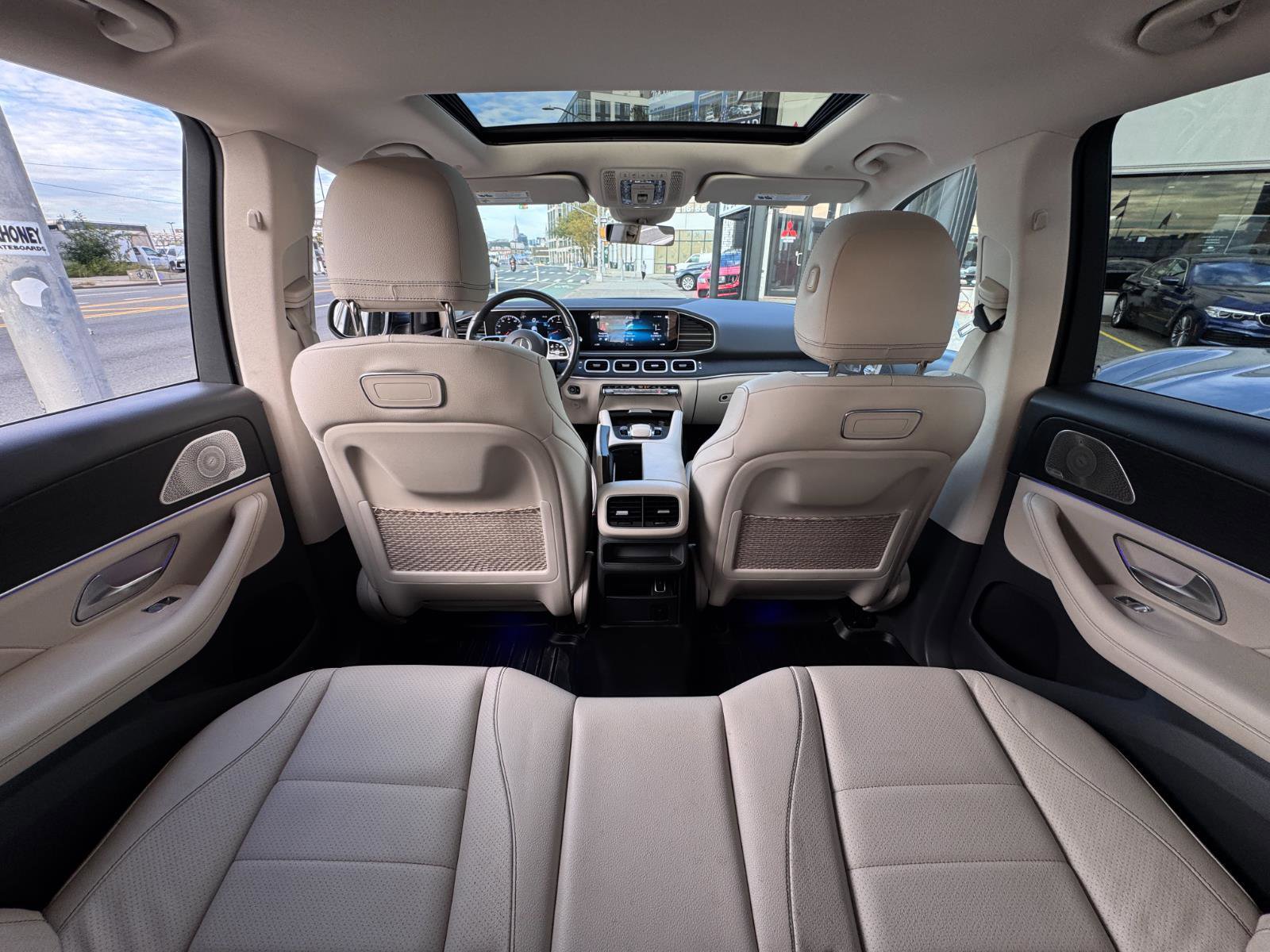 Used 2020 Mercedes-Benz GLE 350 4MATIC w/ Premium Package image 9