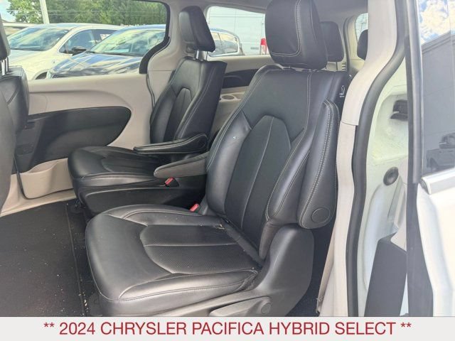 Used 2024 Chrysler Pacifica Limited FWD image 13