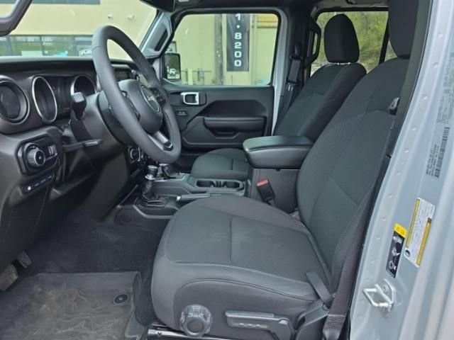 Used 2023 Jeep Wrangler Unlimited w/ Cold Weather Group AWD/4WD image 5