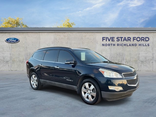 Used 2009 Chevrolet Traverse LT w/ California Edition Package FWD image 2