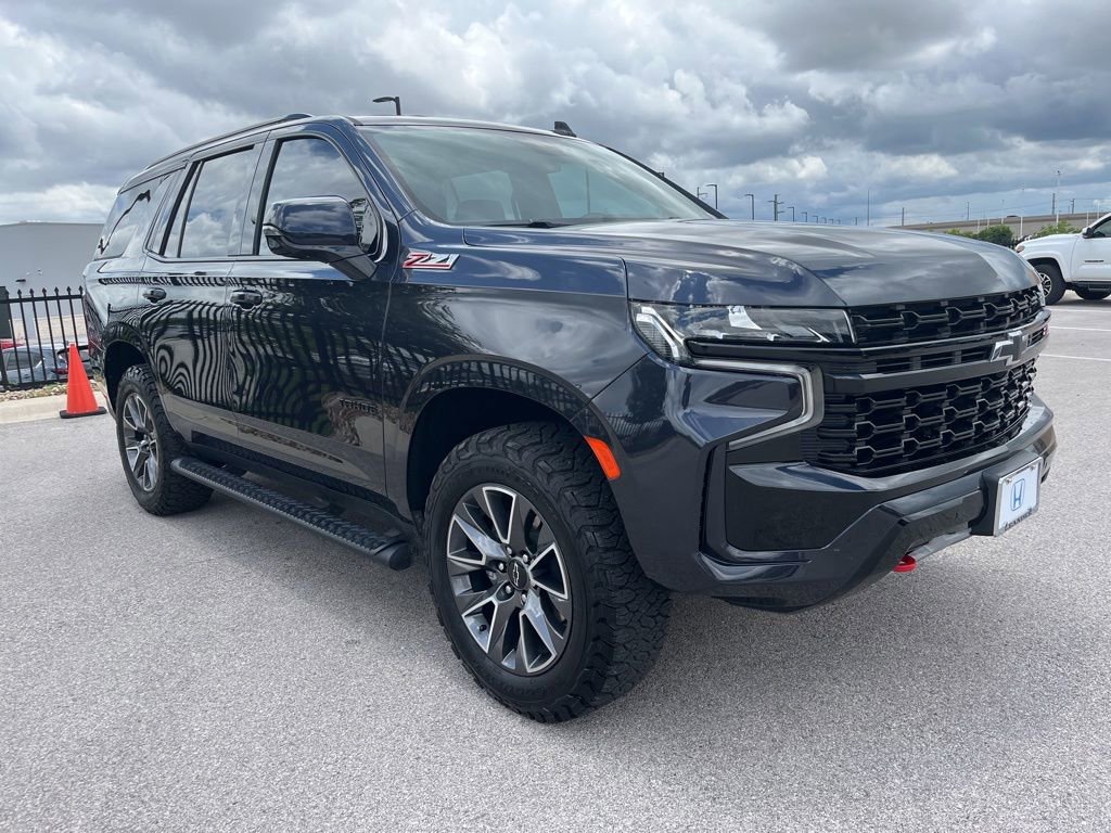 Used 2024 Chevrolet Tahoe Z71 w/ Luxury Package AWD/4WD image 3